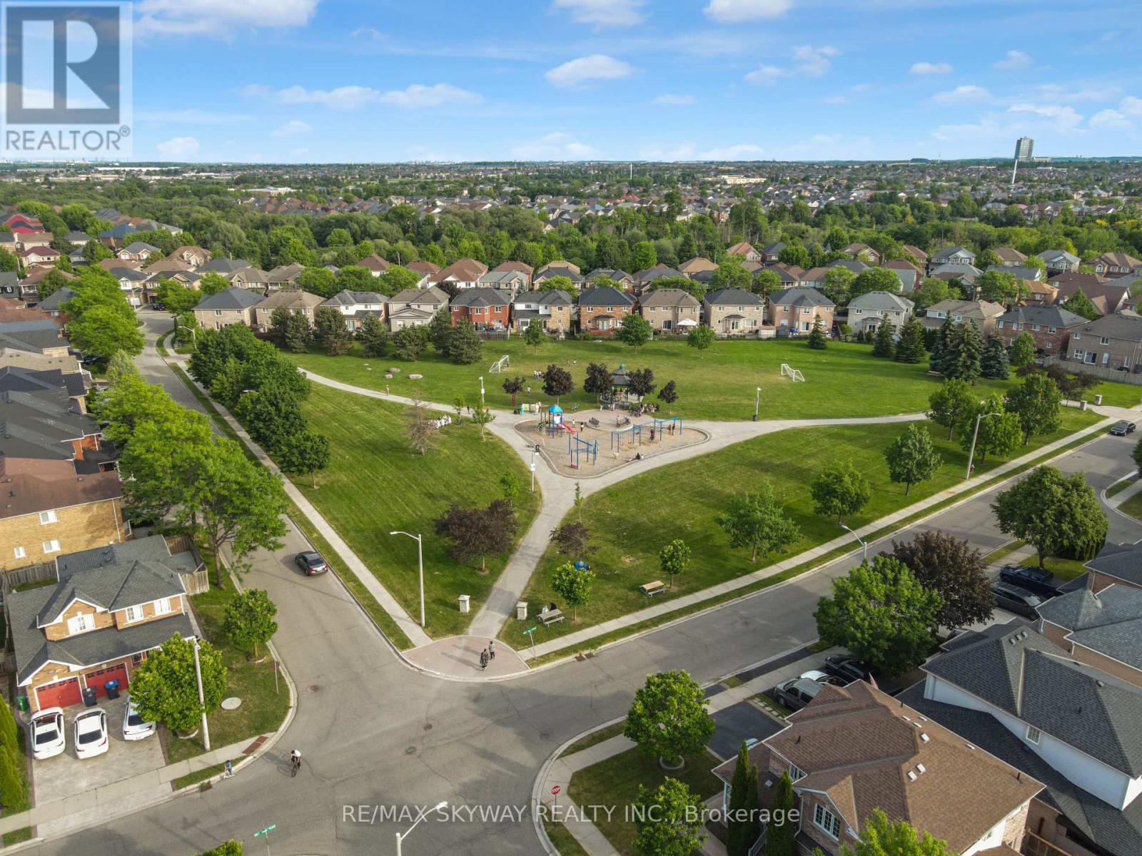 92 CHARLESWOOD CIRCLE - 43