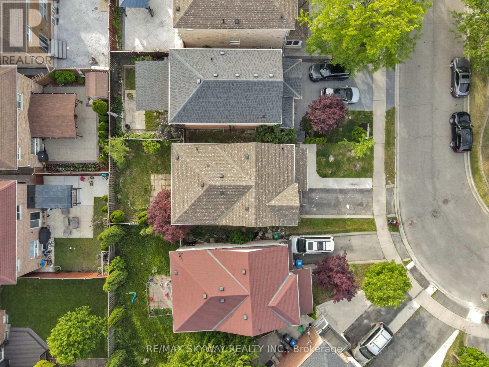 92 CHARLESWOOD CIRCLE - 44