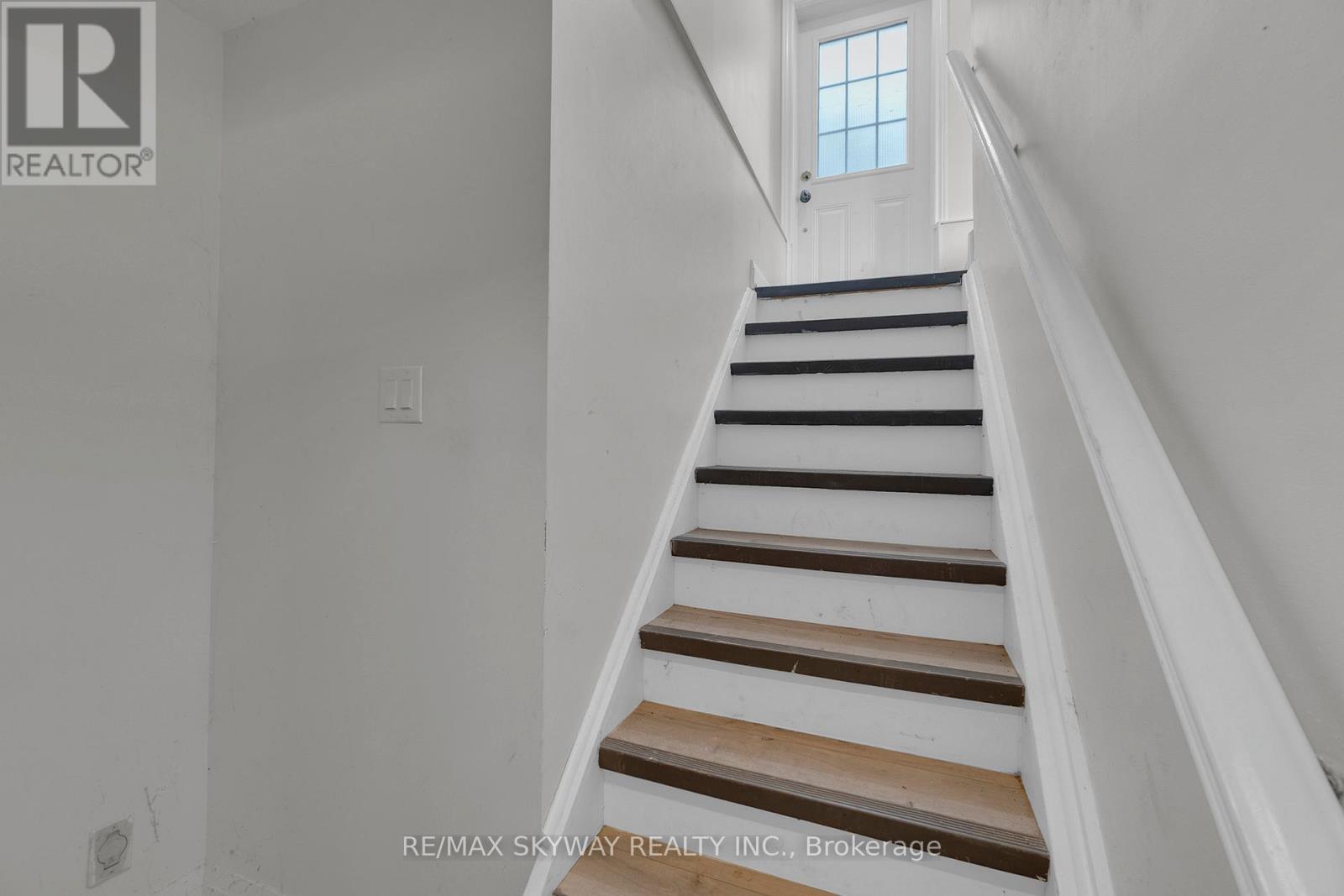 92 CHARLESWOOD CIRCLE - 32
