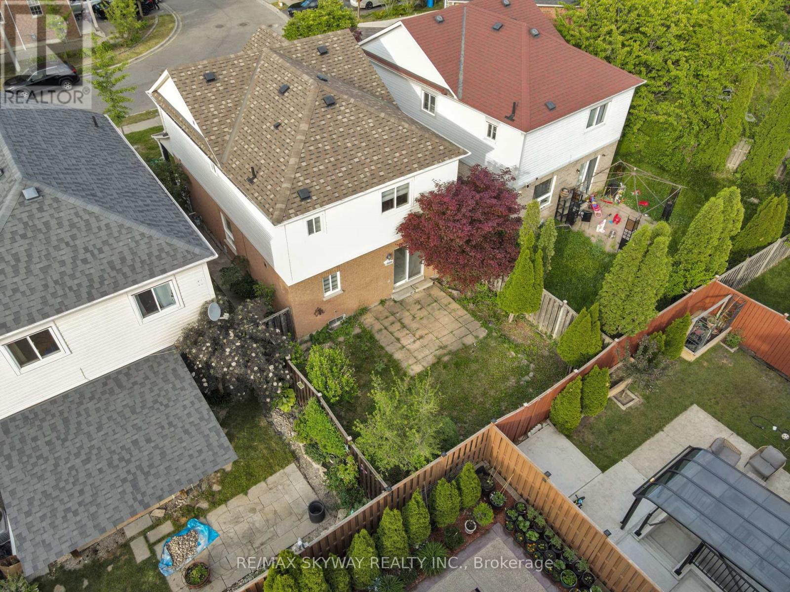 92 CHARLESWOOD CIRCLE - 45