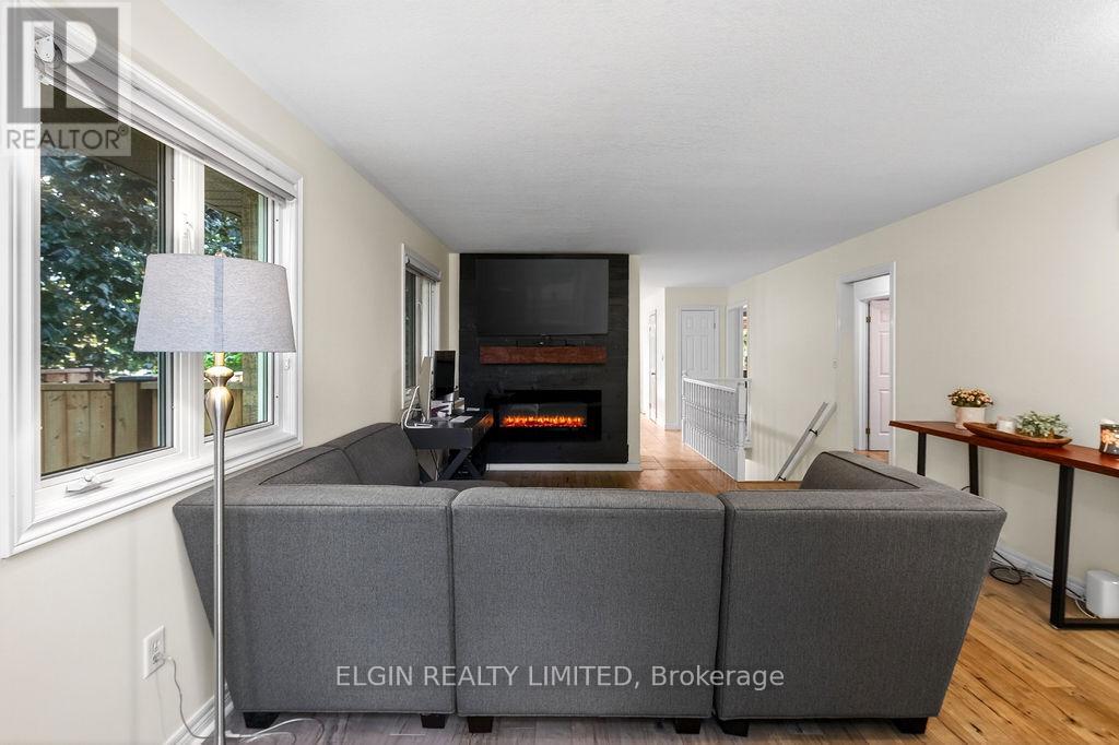 599 WELLINGTON STREET - 4