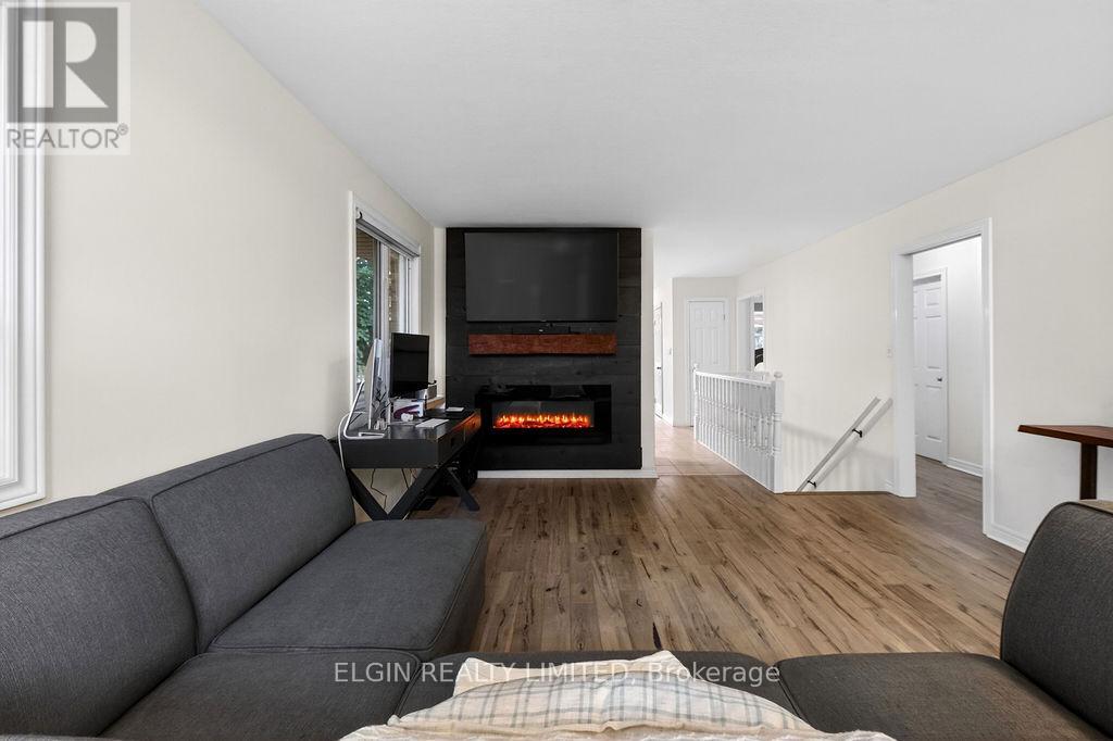 599 WELLINGTON STREET - 5
