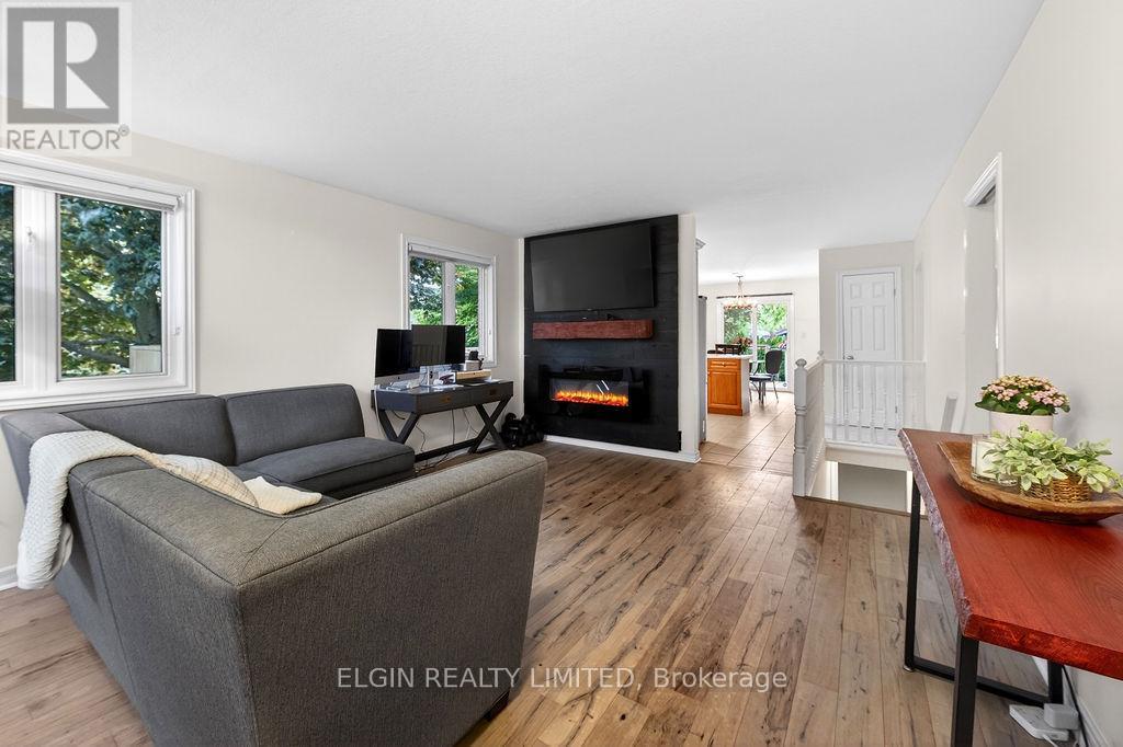 599 WELLINGTON STREET - 7