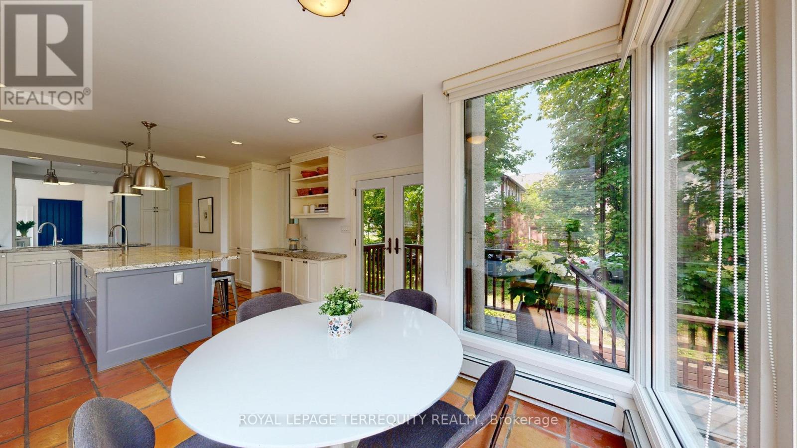 65 BURNHAMTHORPE CRESCENT - 22