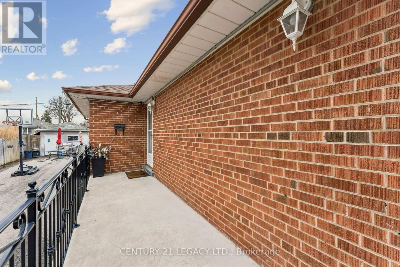 34 CUMBERLAND DRIVE - 32