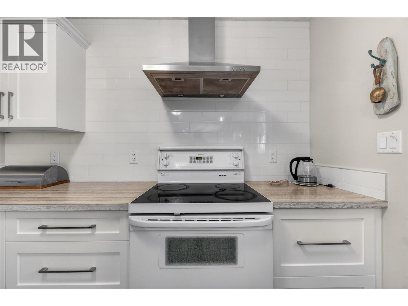 691 3 Street SE - 12