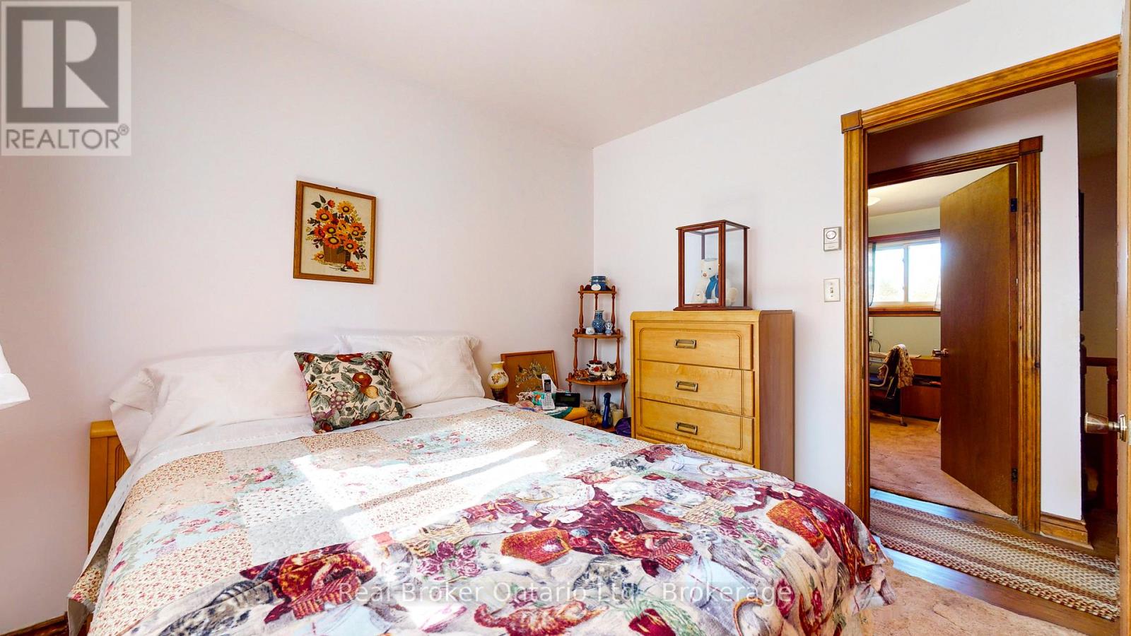 14 SENECA CRESCENT - 22