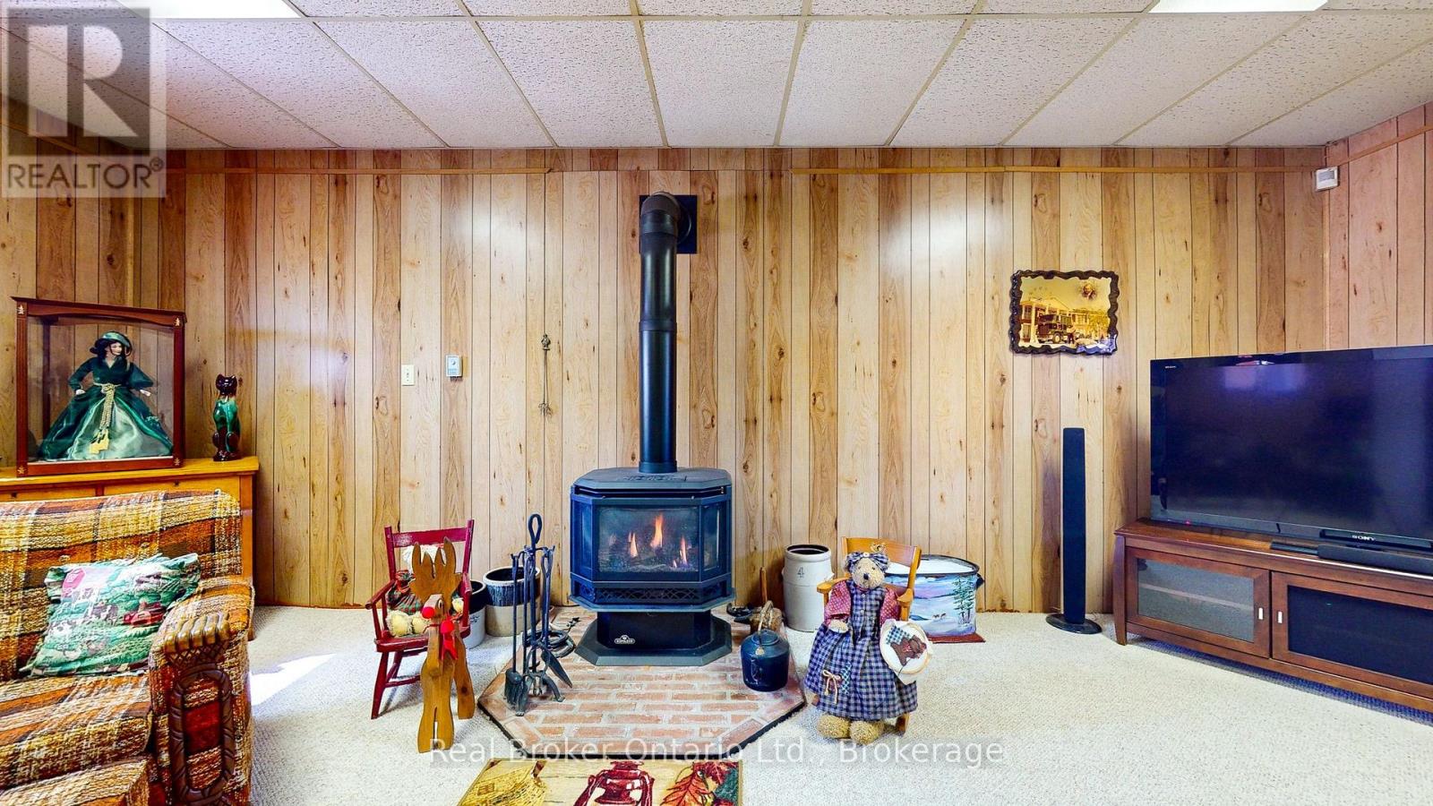 14 SENECA CRESCENT - 15