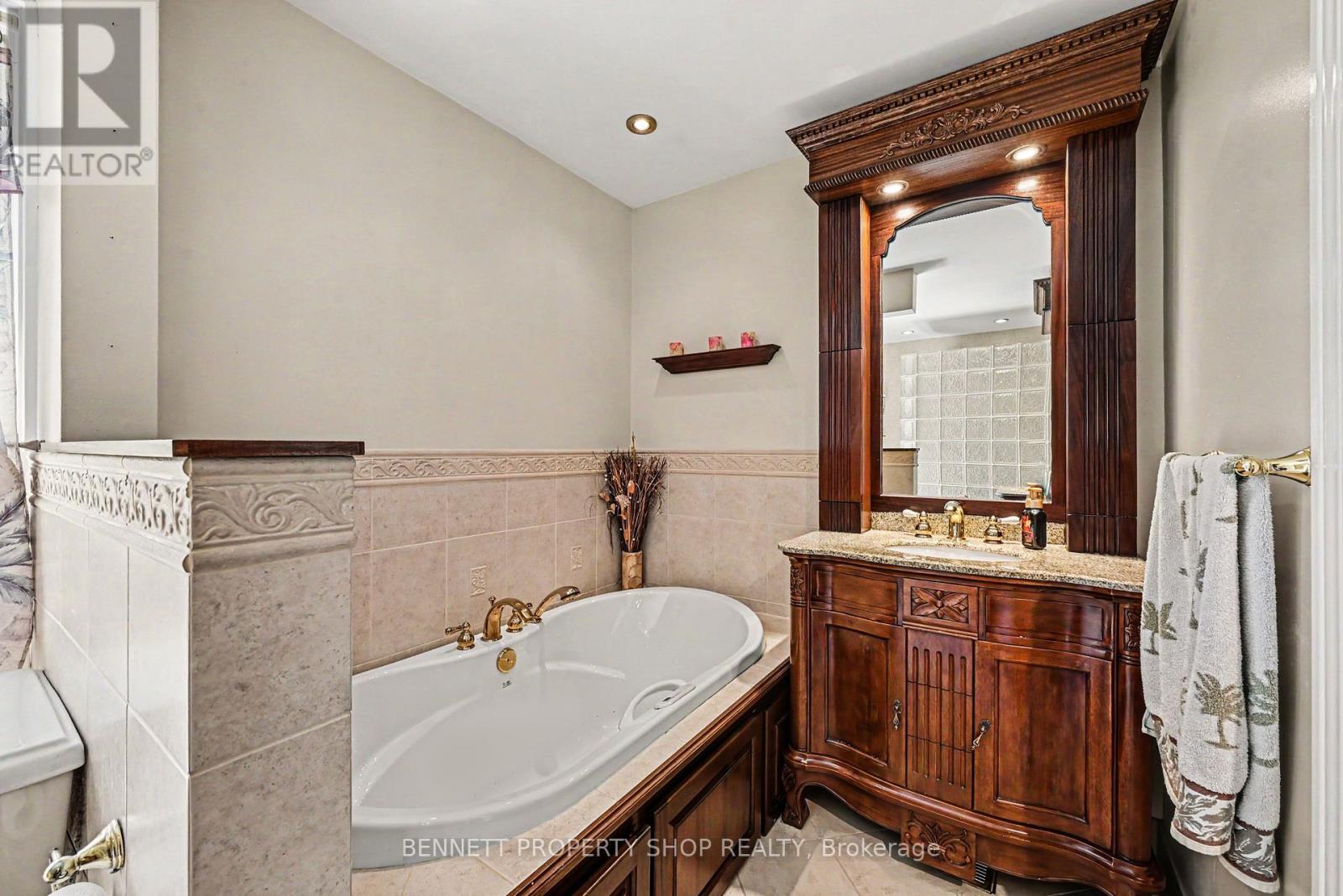 5 Bed, 3 Bath House for Sale in Ottawa – 78 MEADOWBANK DRIVE, Ottawa – MLS# X13431676 - Image 17