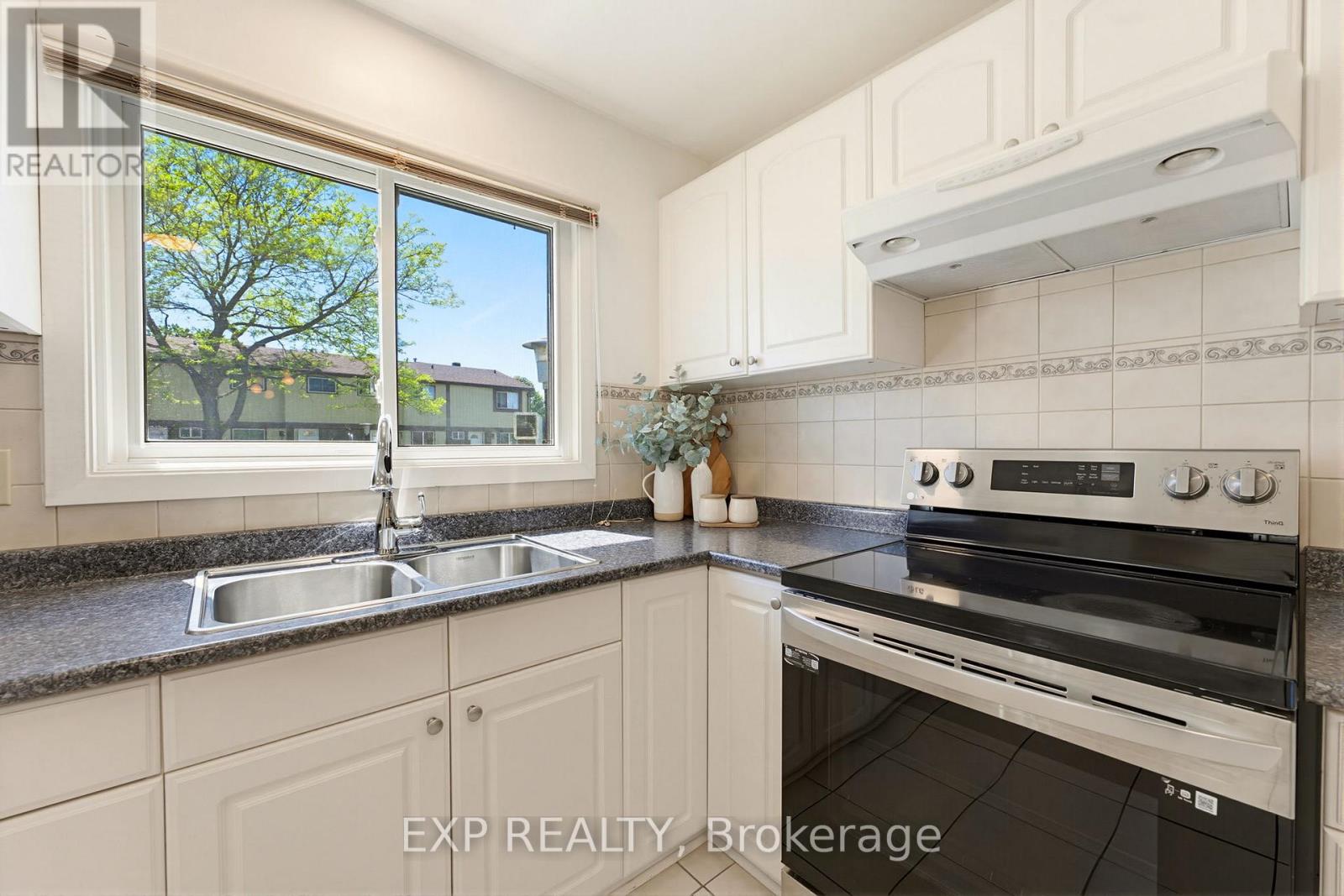 3 Bed, 2 Bath House for Sale in Ottawa – A – 10 FIELDGATE DRIVE, Ottawa – MLS# X13431770 - Image 8