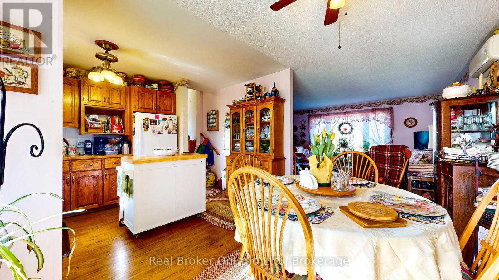 14 SENECA CRESCENT - 30