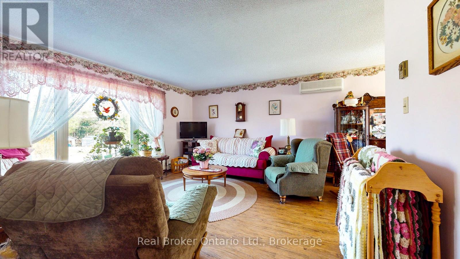 14 SENECA CRESCENT - 27