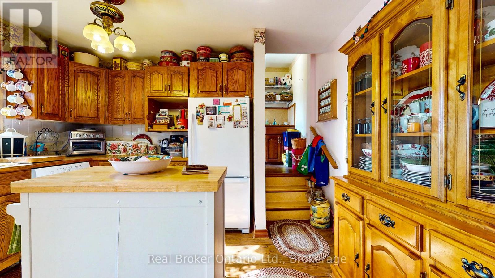 14 SENECA CRESCENT - 32