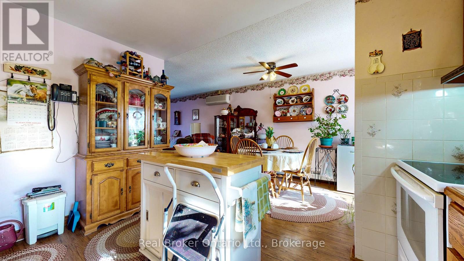 14 SENECA CRESCENT - 34