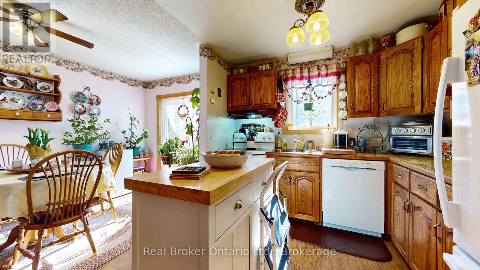 14 SENECA CRESCENT - 33