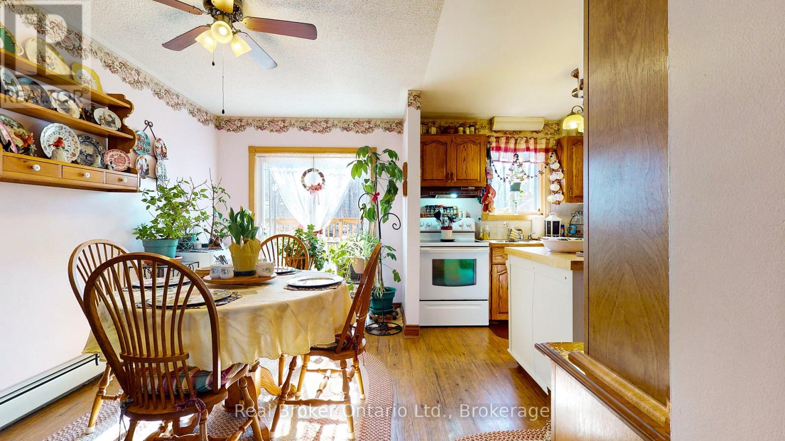 14 SENECA CRESCENT - 31