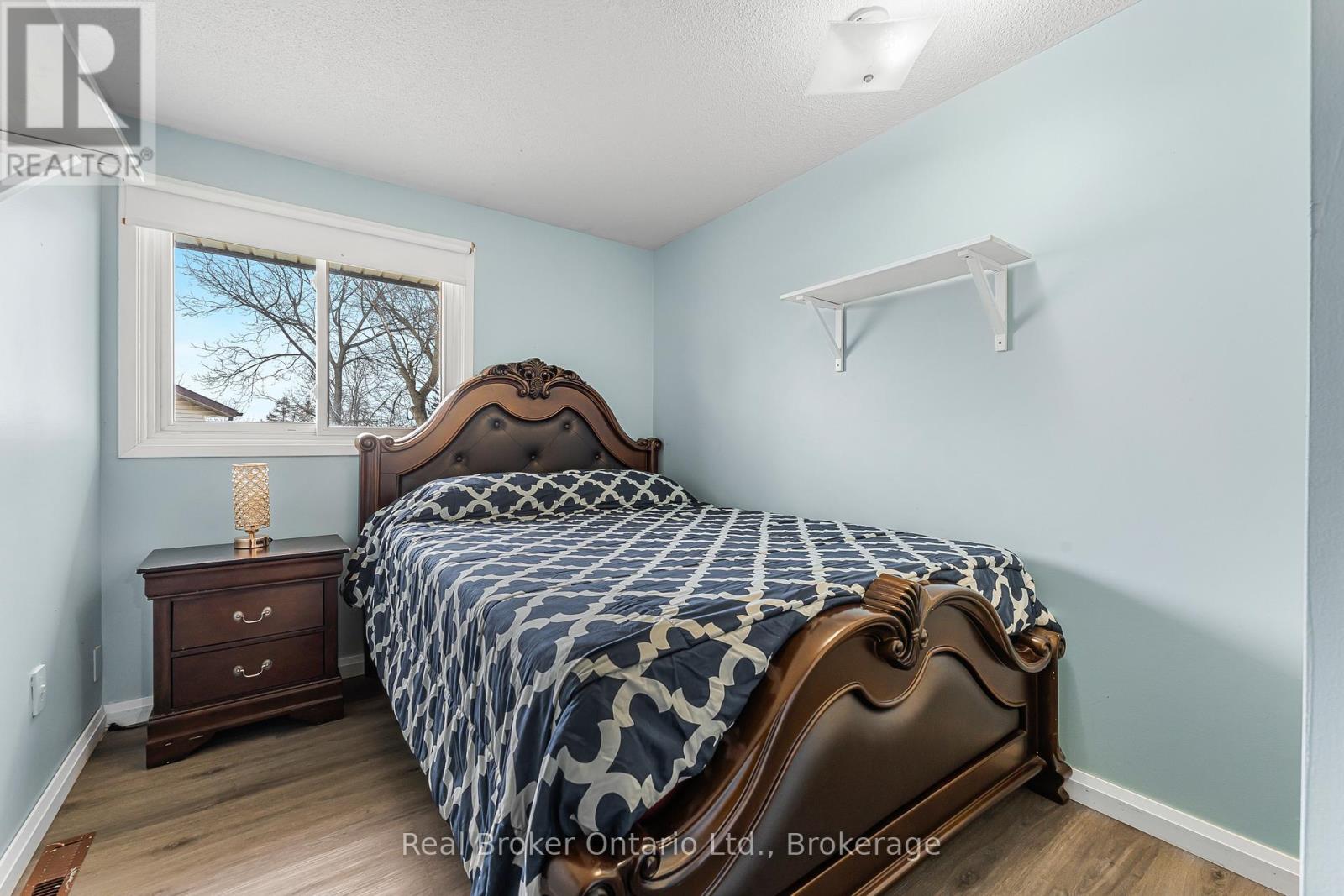 #8 5982 DUNN STREET - 22