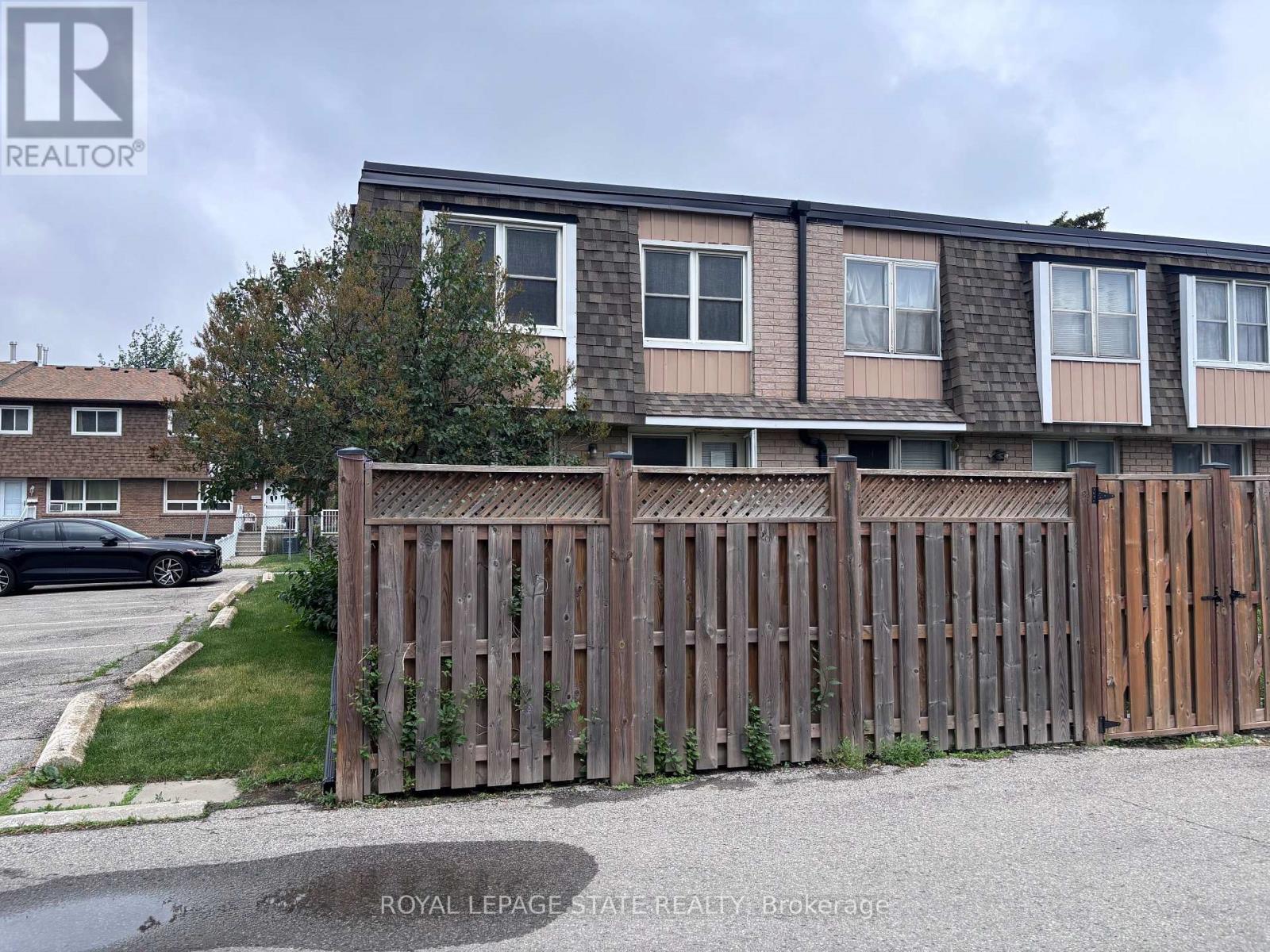 #4 153 LIMERIDGE ROAD W - 4