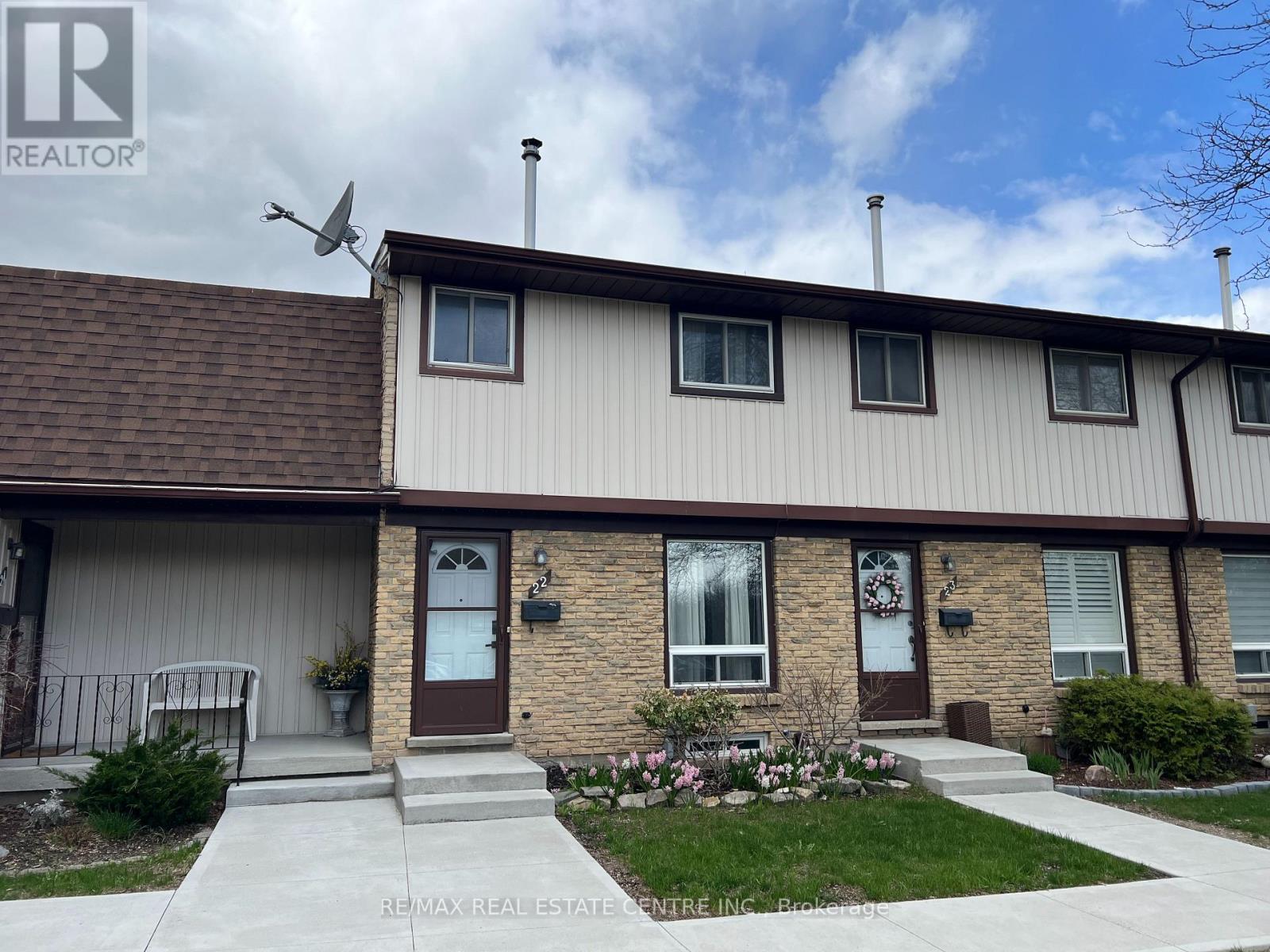#22 210 GLAMIS ROAD - 1