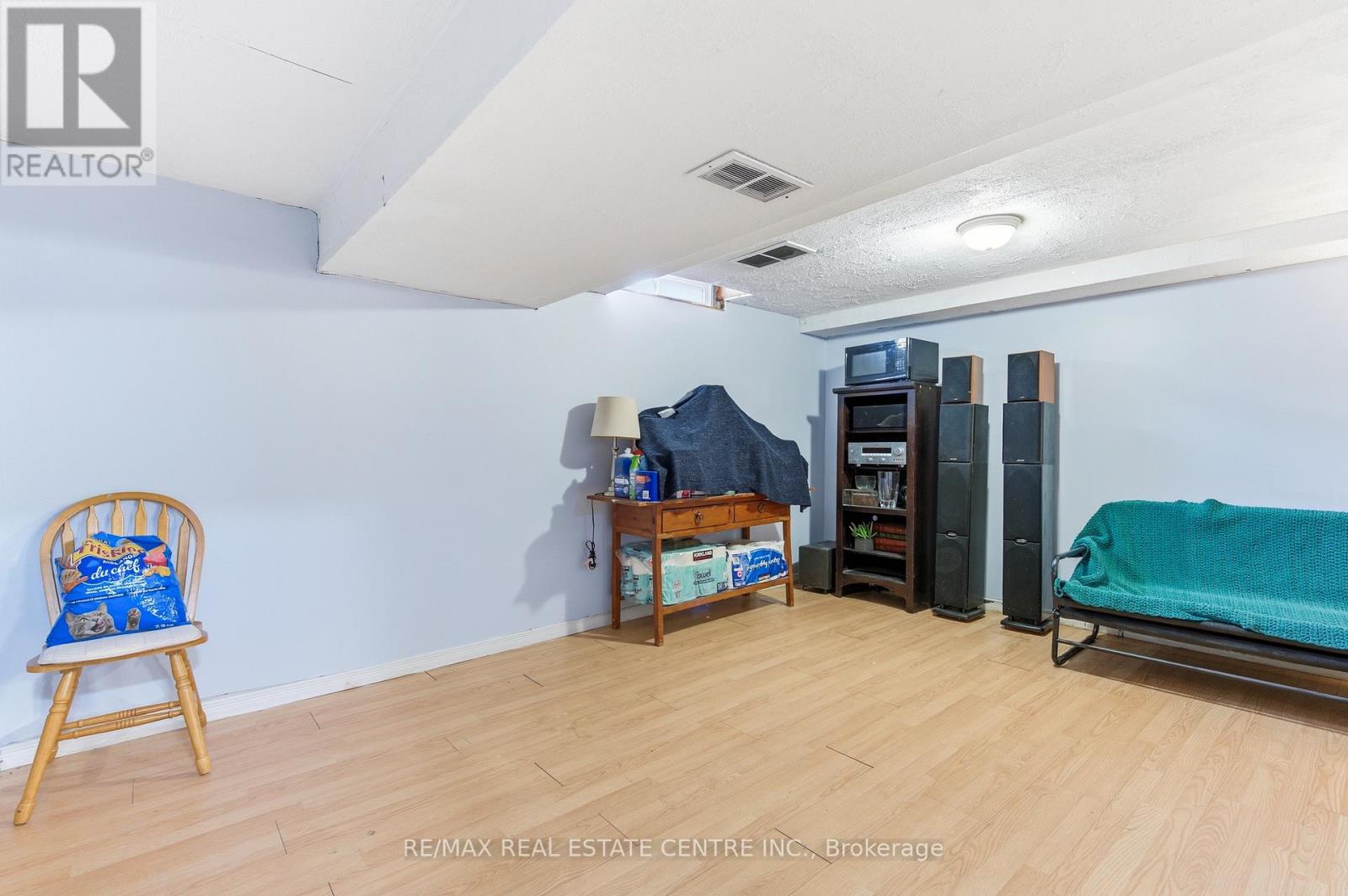 #22 210 GLAMIS ROAD - 21