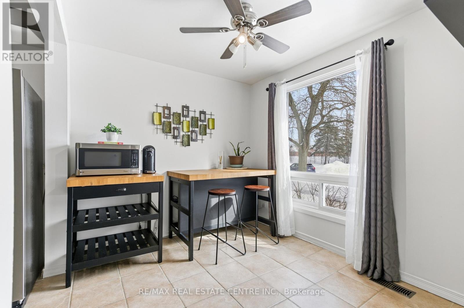 #22 210 GLAMIS ROAD - 3