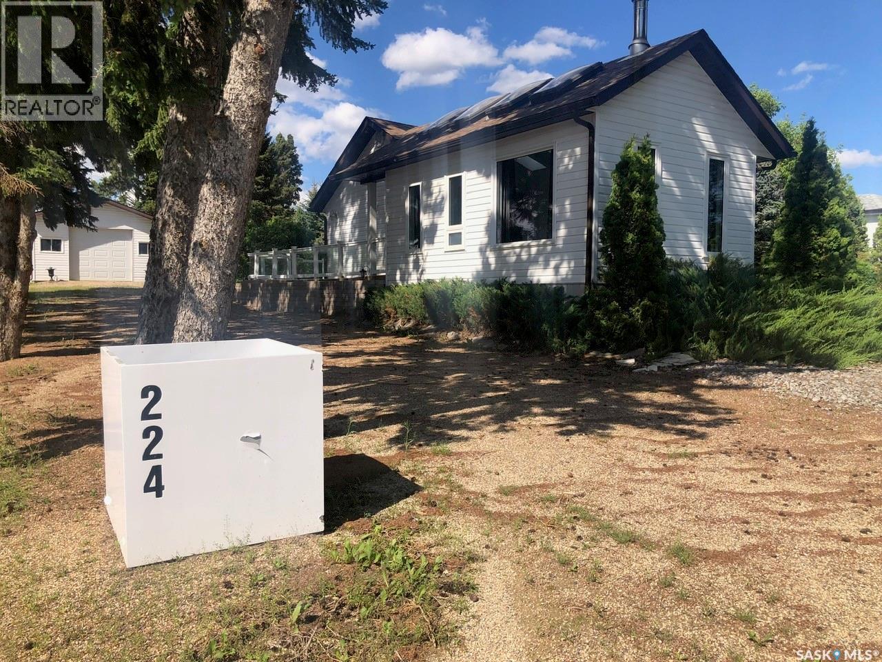 224 Service ROAD W - 2