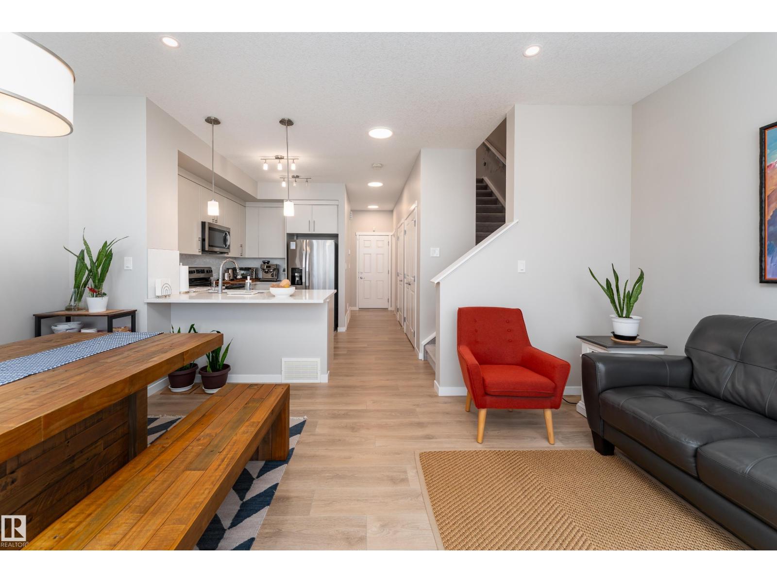 2520 152 AV NW — photo 9
