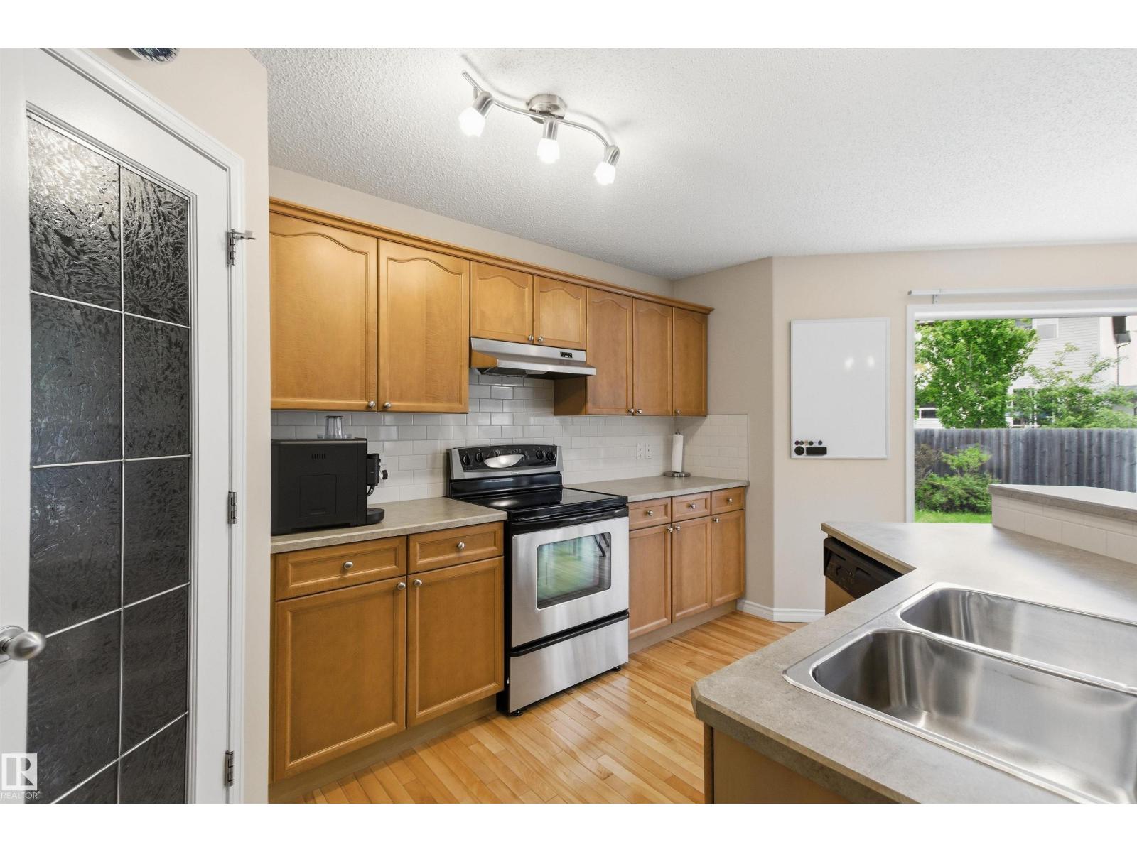 391 FOXBORO DR — photo 16