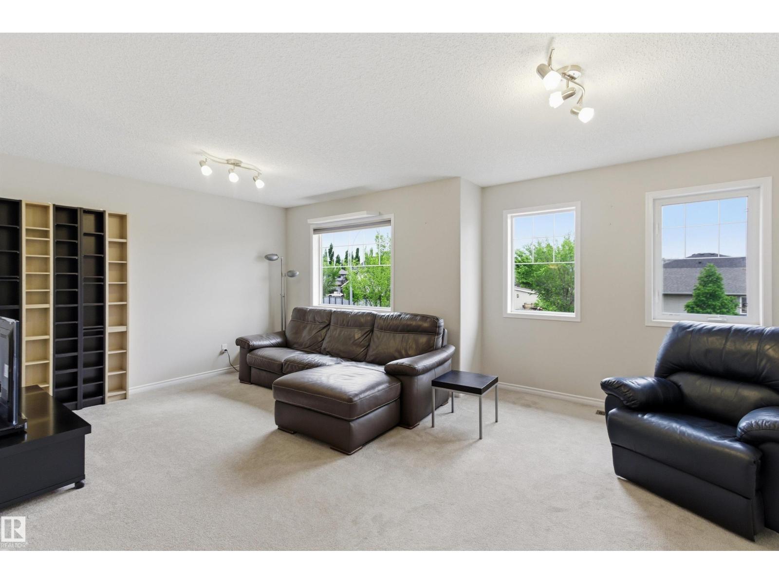 391 FOXBORO DR — photo 22