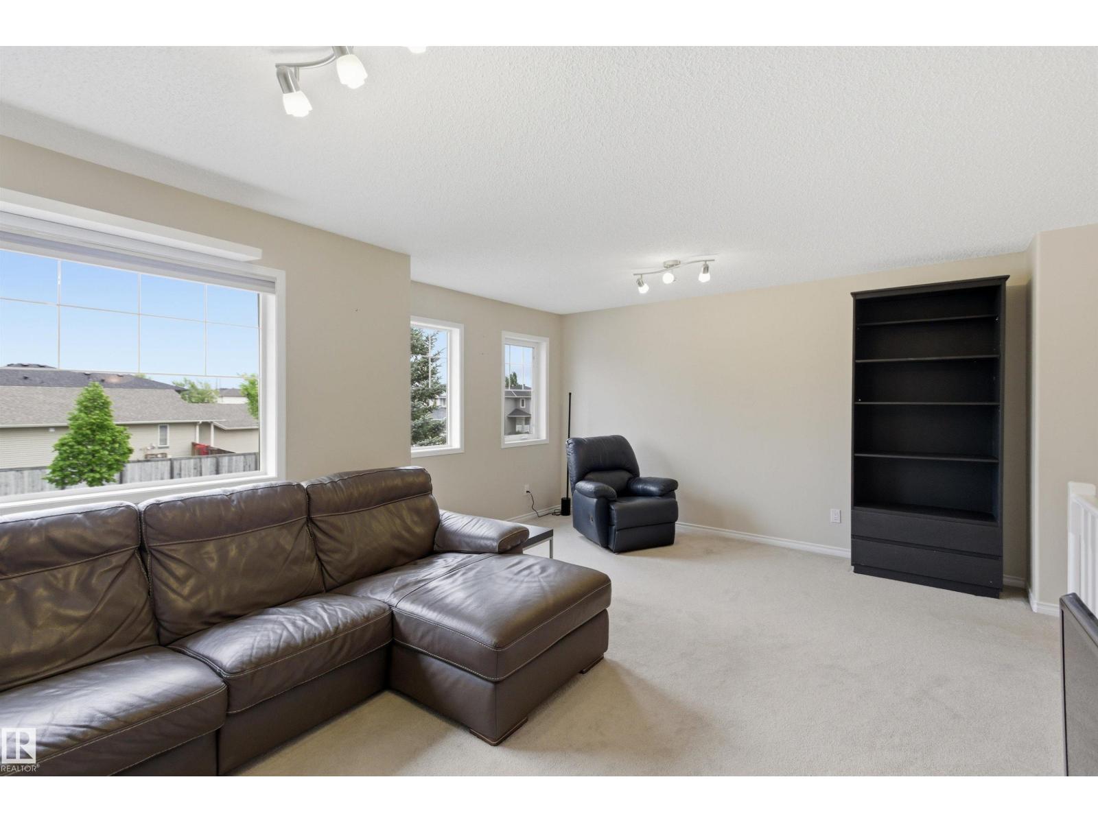 391 FOXBORO DR — photo 24