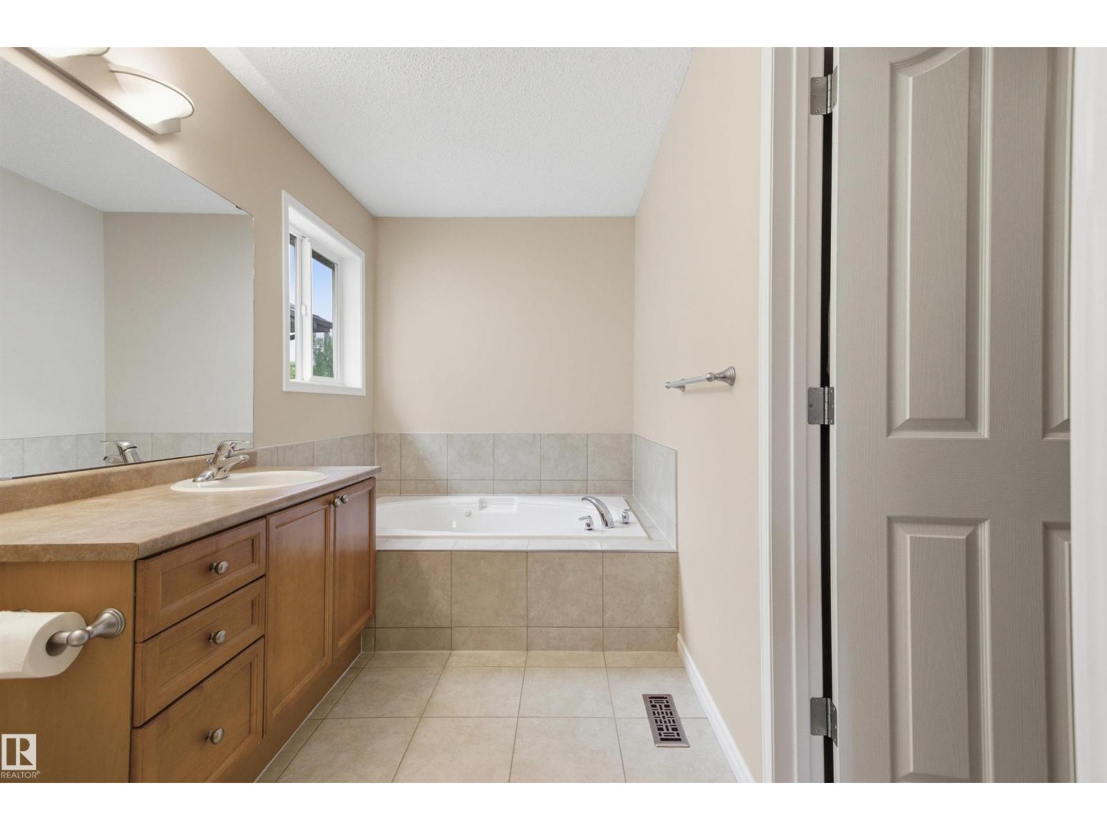 391 FOXBORO DR — photo 30