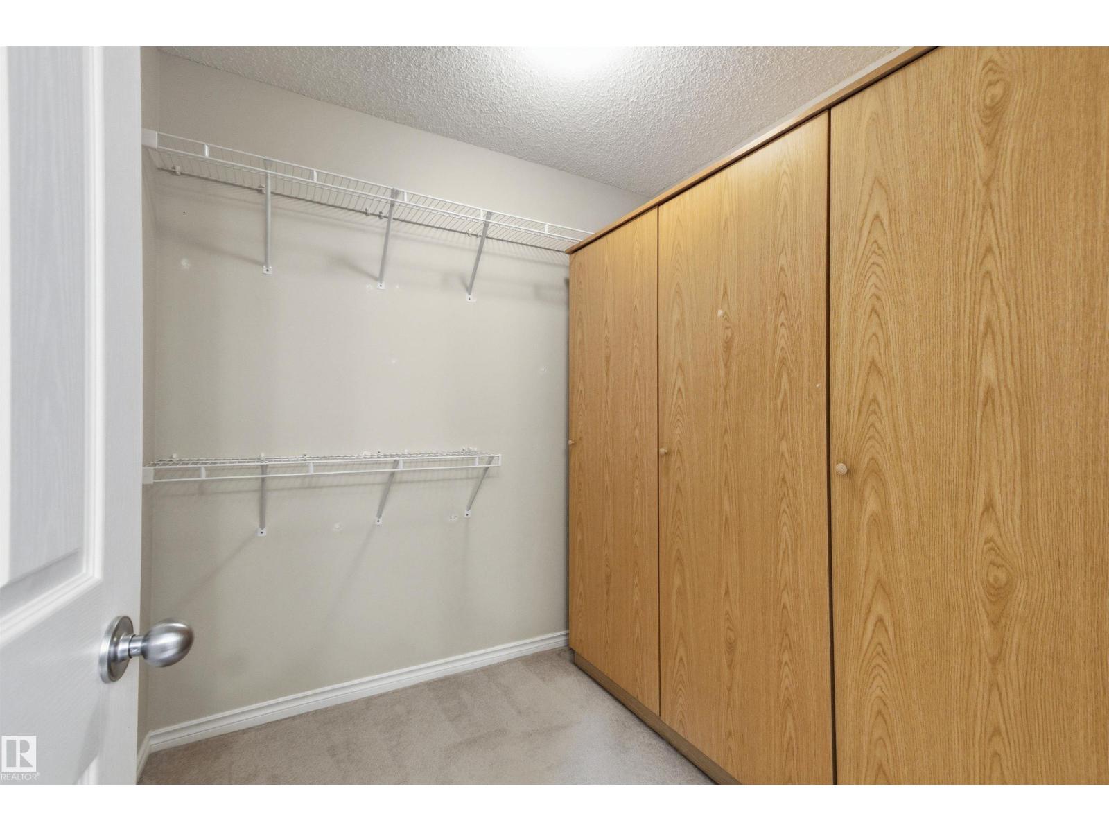 391 FOXBORO DR — photo 32