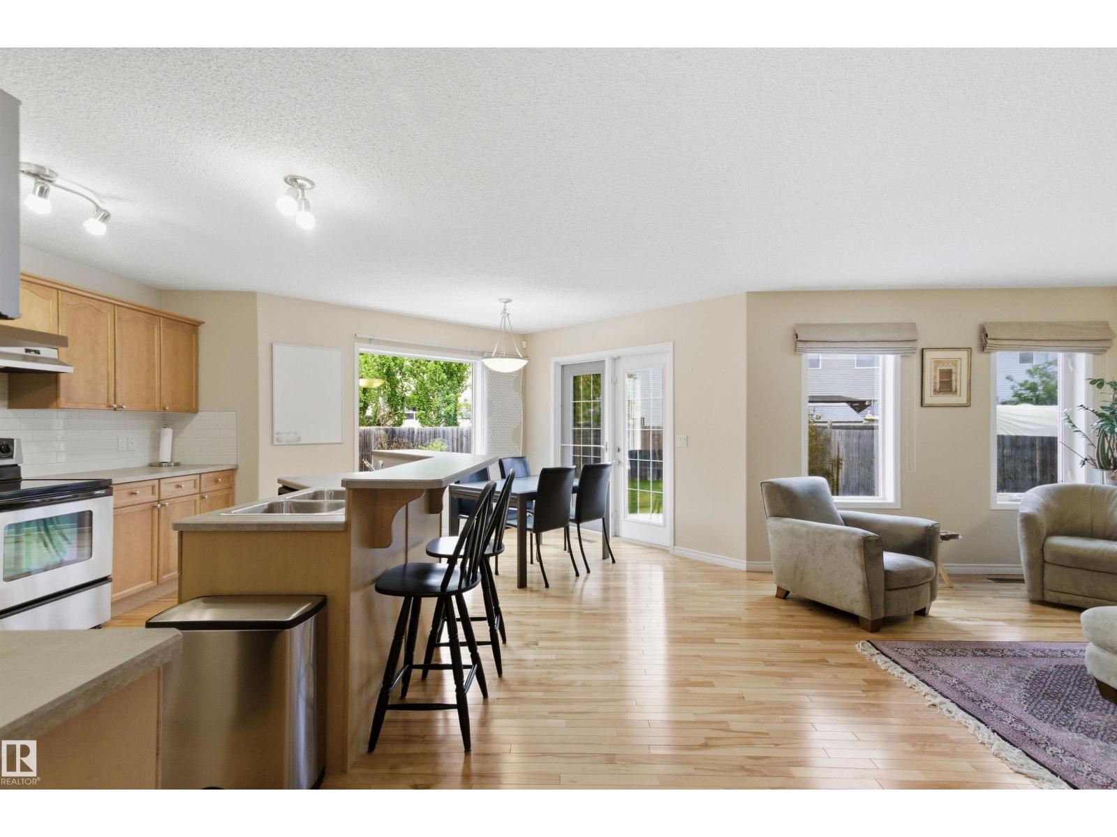 391 FOXBORO DR — photo 8