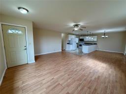 18 Meadow Drive E, Brandon, MB R7A5Y2 Photo 12