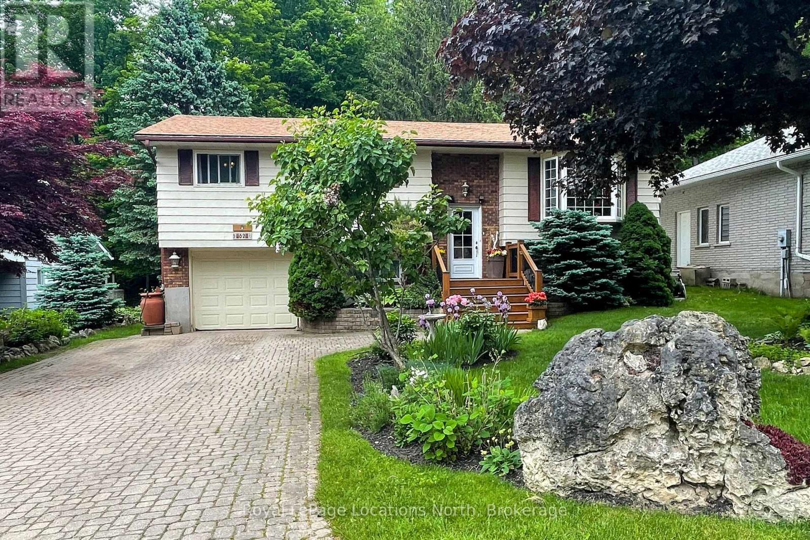 62 PARKLANE CRESCENT - 2
