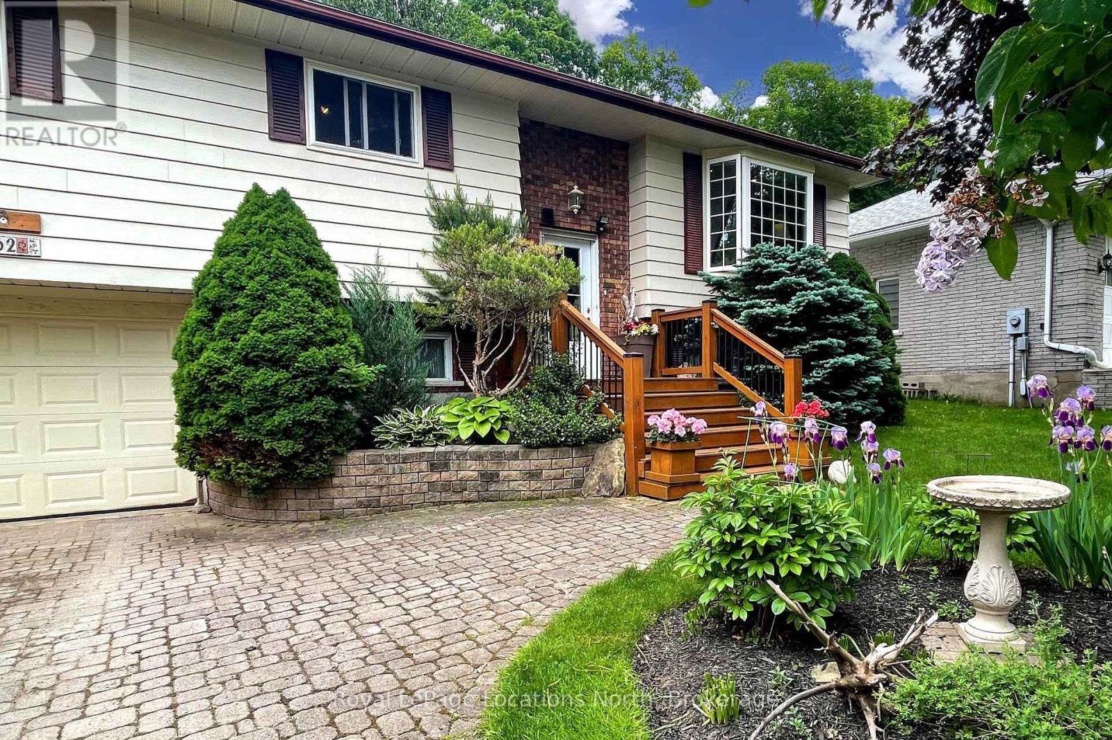 62 PARKLANE CRESCENT - 3
