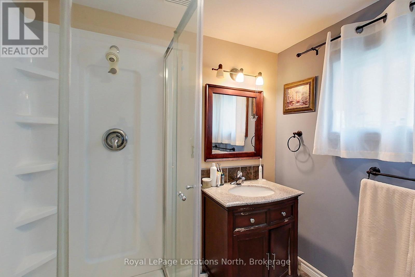 62 PARKLANE CRESCENT - 34