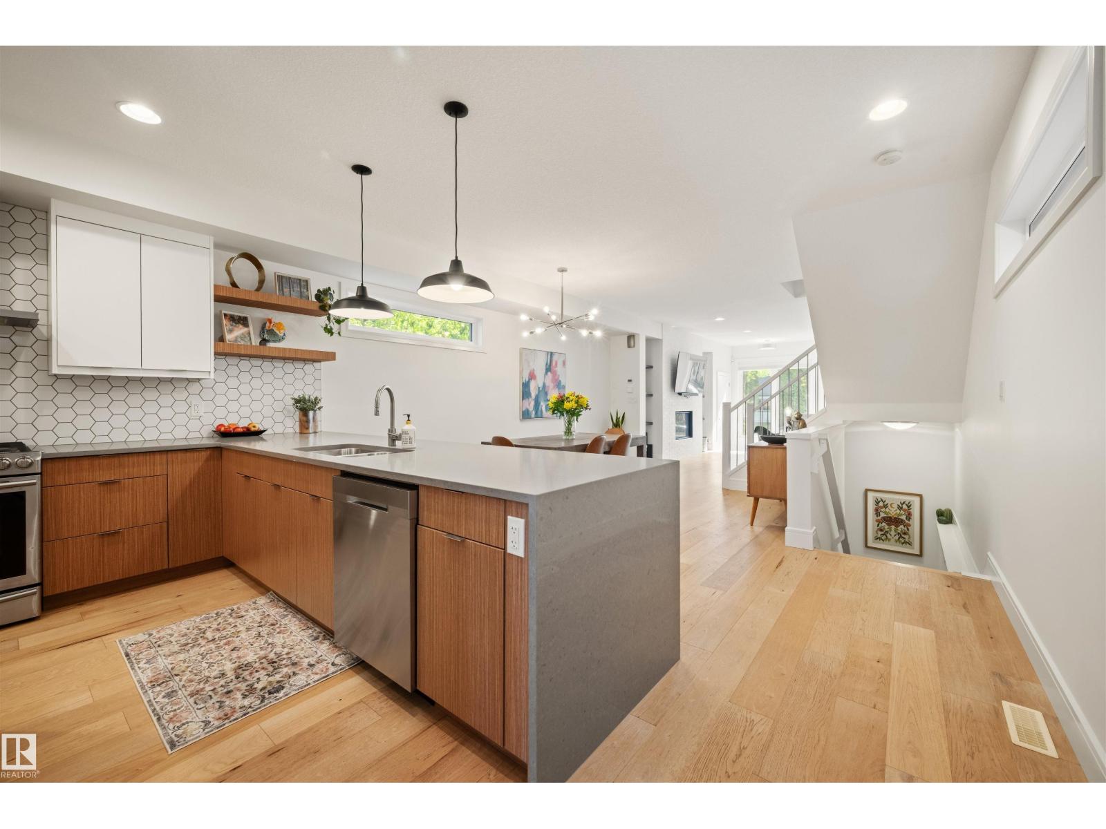 10330 136 ST NW NW — photo 13