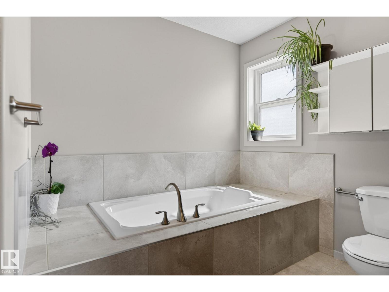 22068 95 AV NW - 34