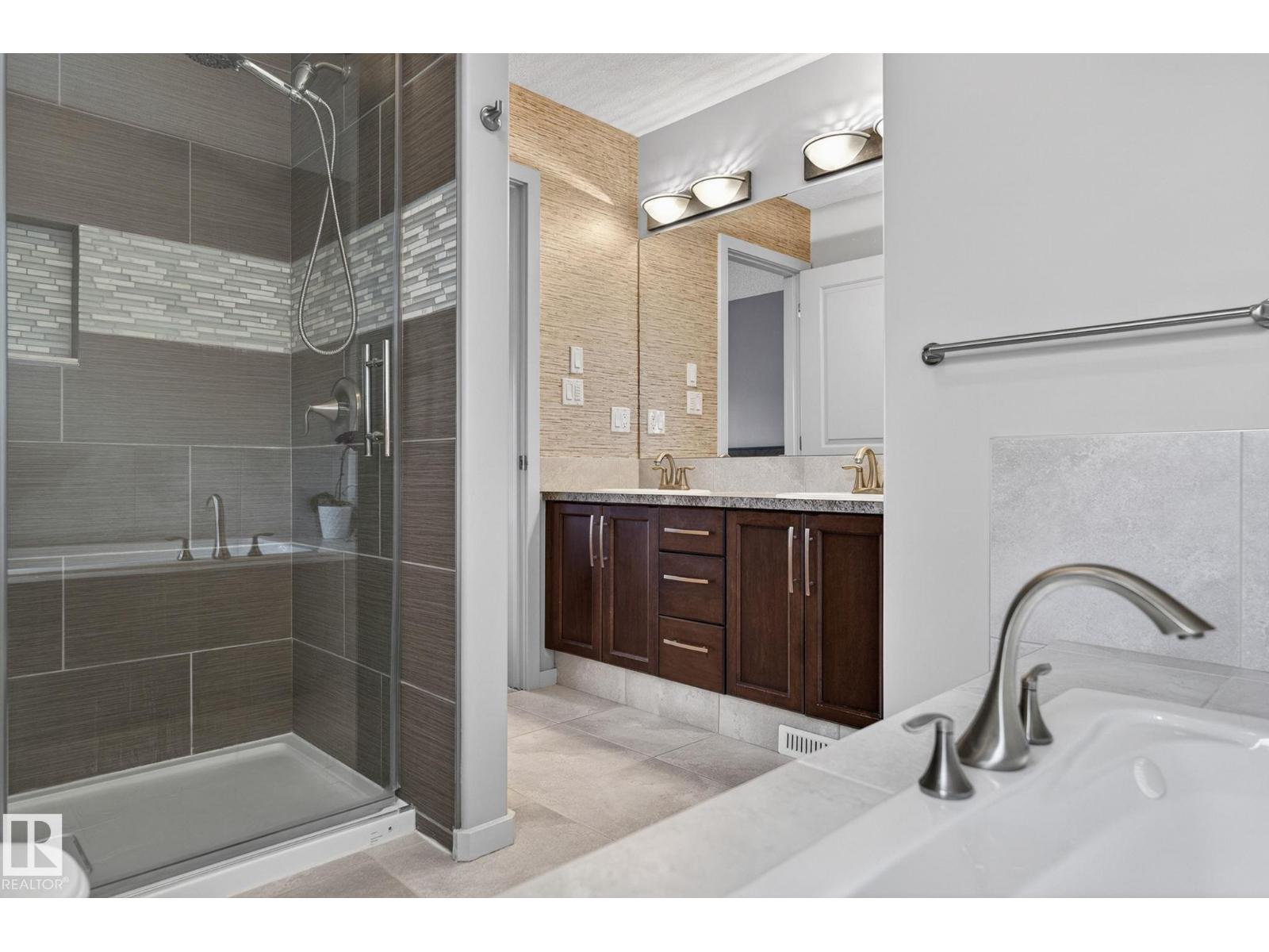 22068 95 AV NW - 35