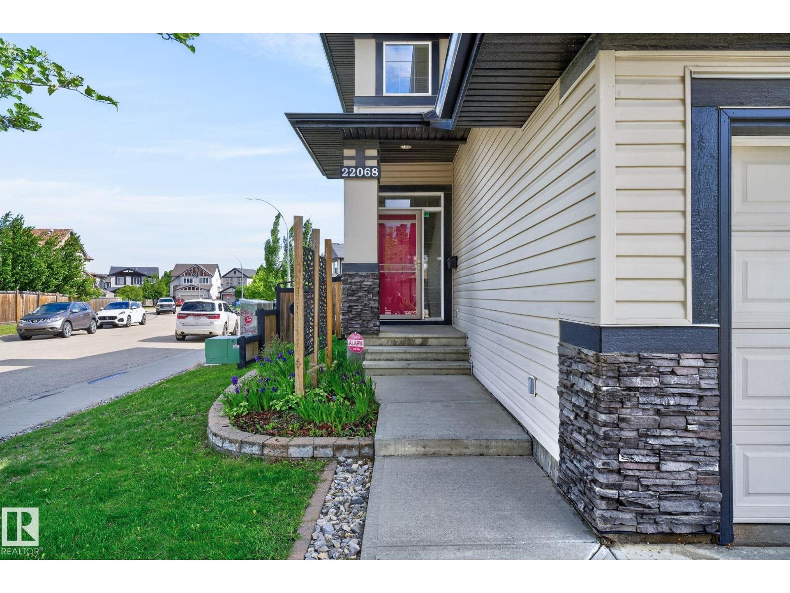 22068 95 AV NW - 52