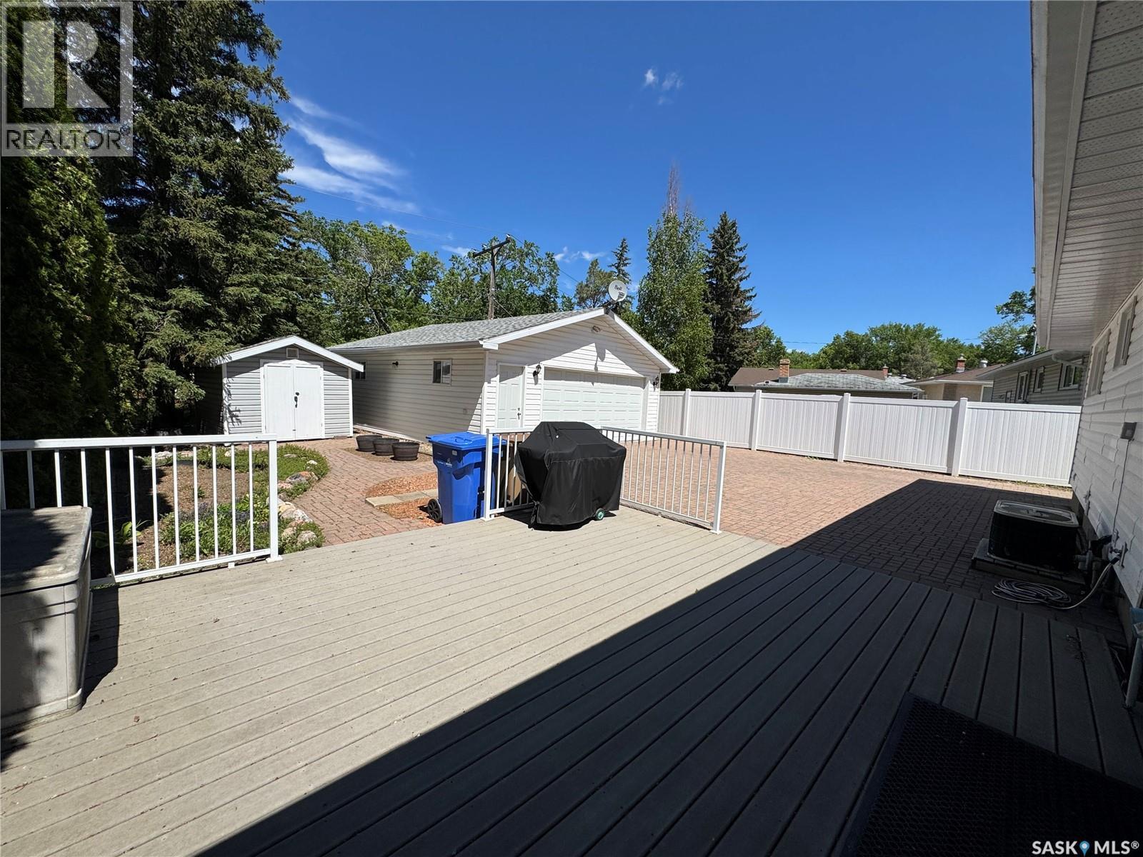 712 Douglas Park CRESCENT E — photo 8