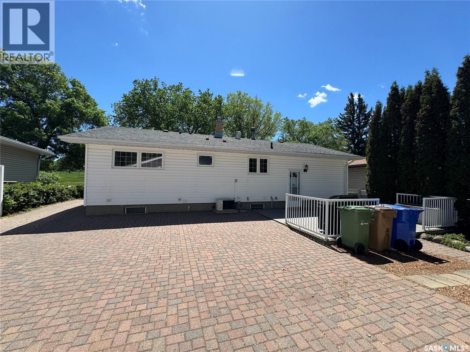 712 Douglas Park CRESCENT E — photo 9