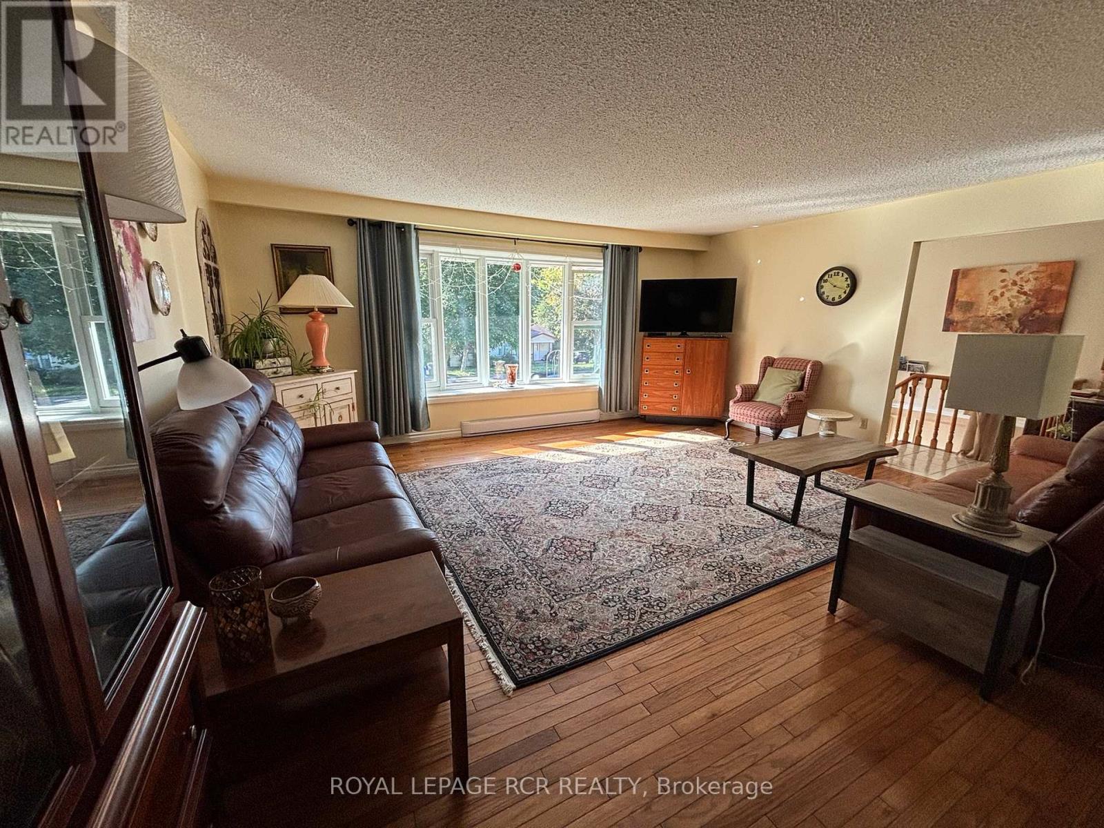 1049 ELGIN STREET - 6