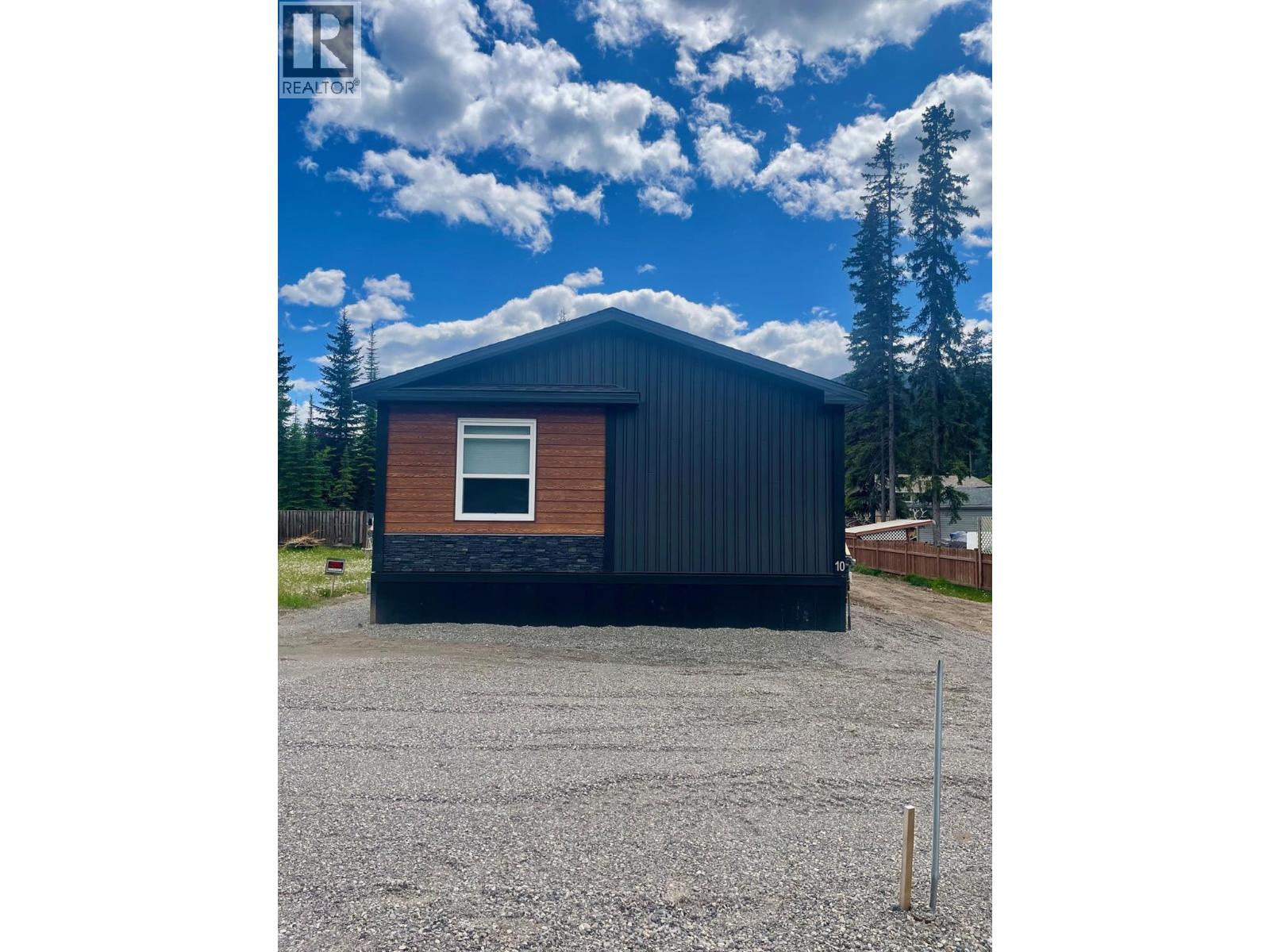 10 CHIMO Crescent - 1