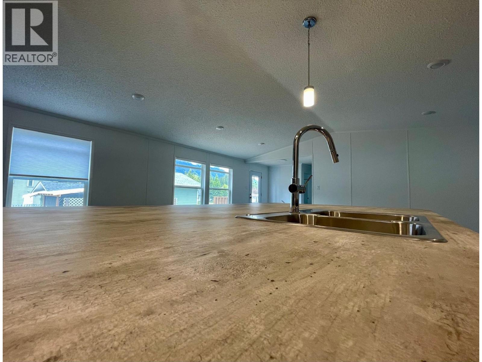 10 CHIMO Crescent - 10