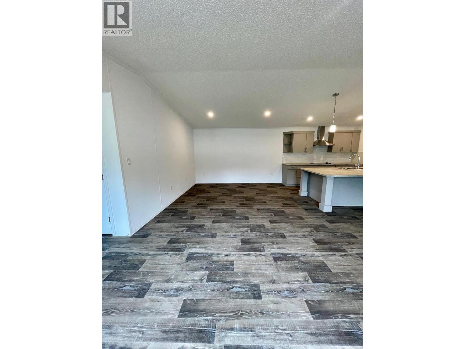 10 CHIMO Crescent - 11
