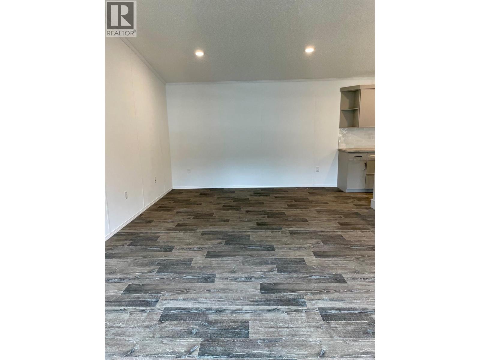 10 CHIMO Crescent - 13