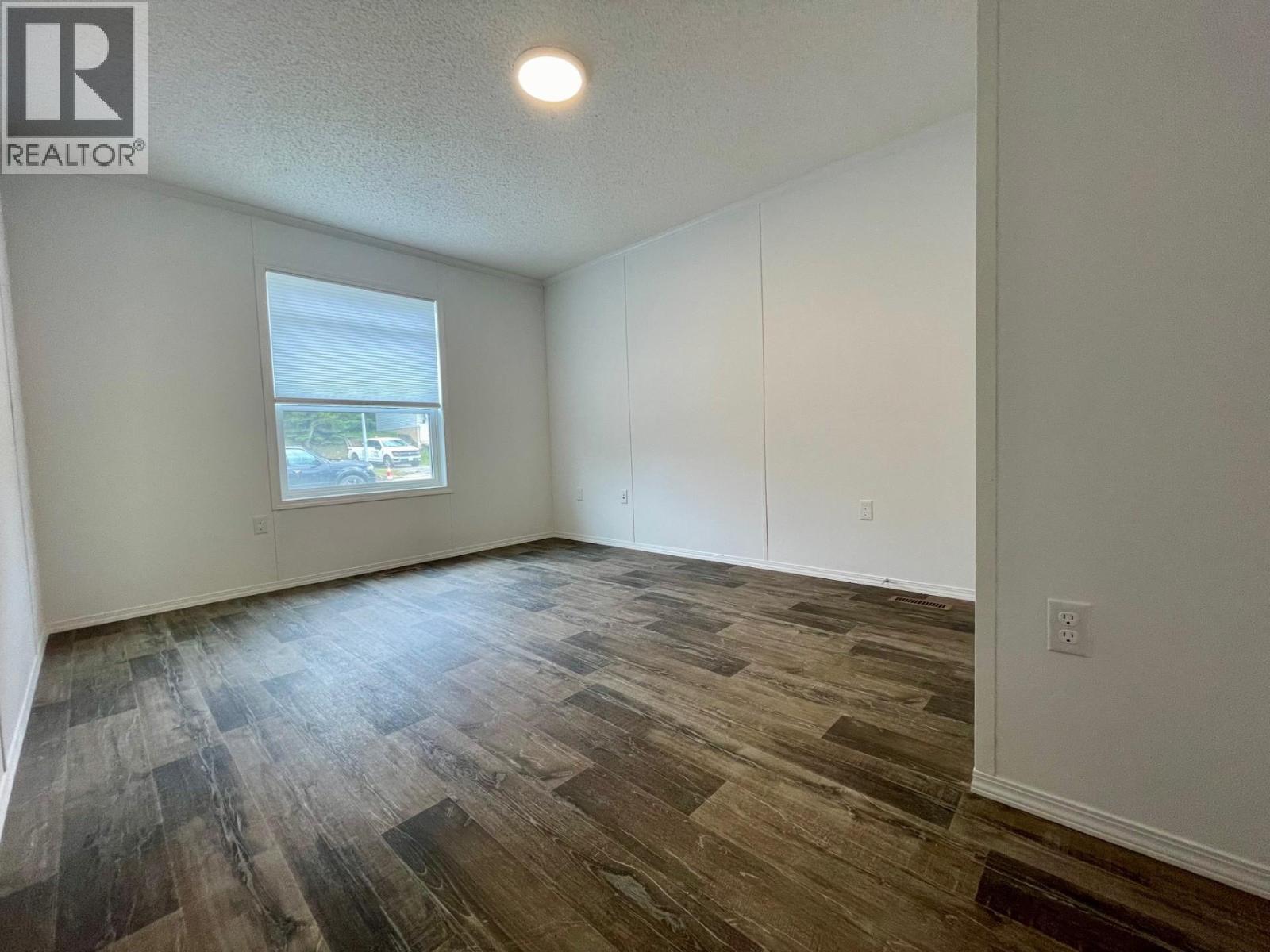 10 CHIMO Crescent - 25