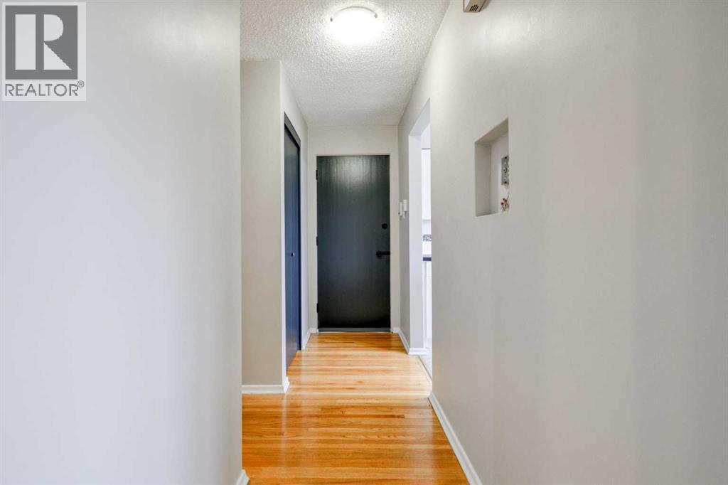 2705 38 Street SW - 10